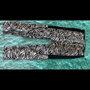 NIKE leg-a-see leggings